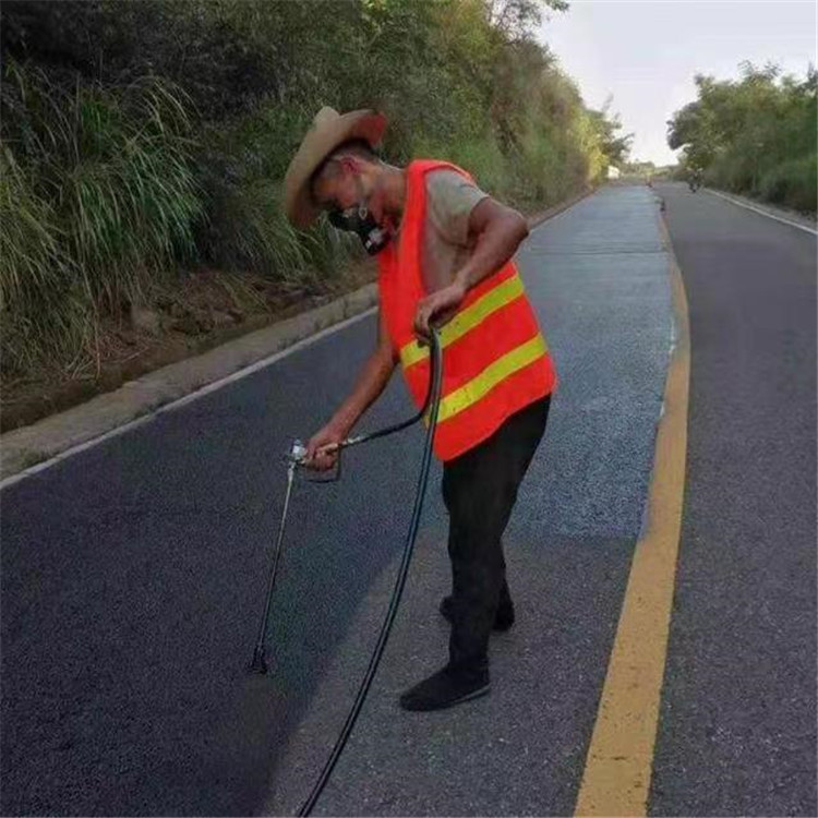 南京 彩色防滑路面的底涂是保障路面附着力