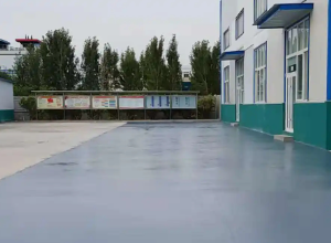 南京彩色路面喷涂翻新的材料对冬季